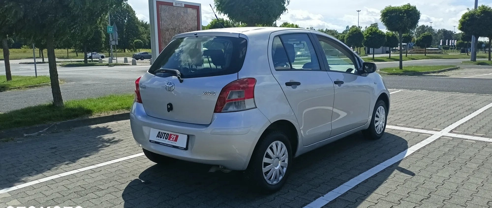 Toyota Yaris cena 22900 przebieg: 140649, rok produkcji 2011 z Międzyrzecz małe 466